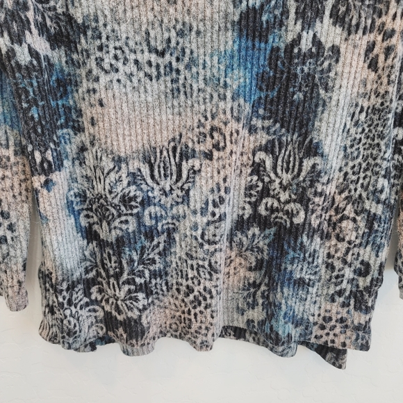 💕 Chico's Zenergy Cozy Paisley Print Cowl Neck Tunic Top Size 00P - Picture 8 of 12